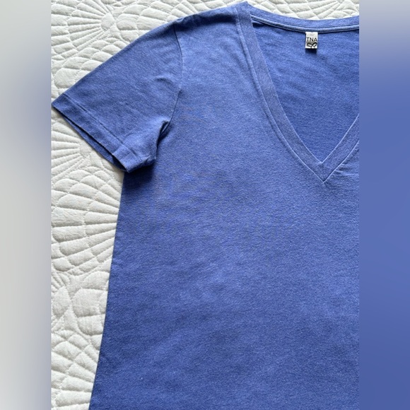 Aritzia | TNA Over-sized V-Neck TShirt- Size Small - Picture 3 of 10